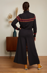 Lade das Bild in den Galerie-Viewer, Rollkragenpullover mit Rosen-Muster, Black
