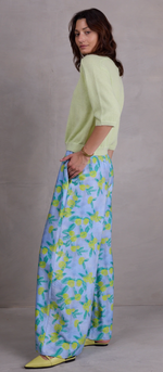 Lade das Bild in den Galerie-Viewer, Hose &quot;Freddy&quot;, Limoncello Flowers
