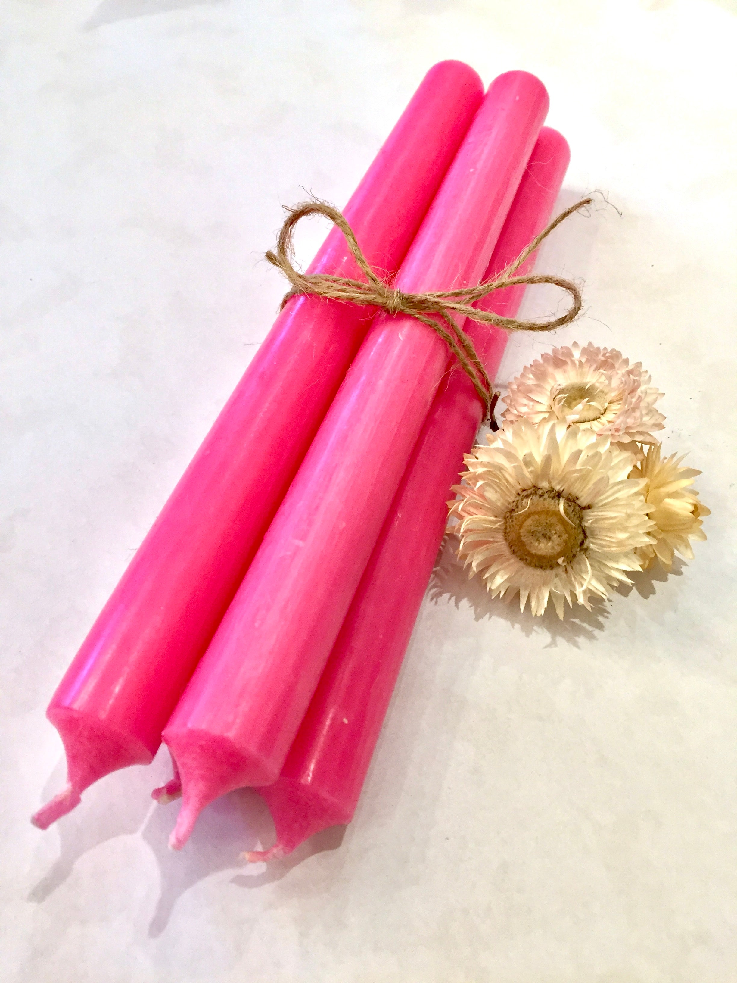 4 Stabkerzen in Pink, mittel