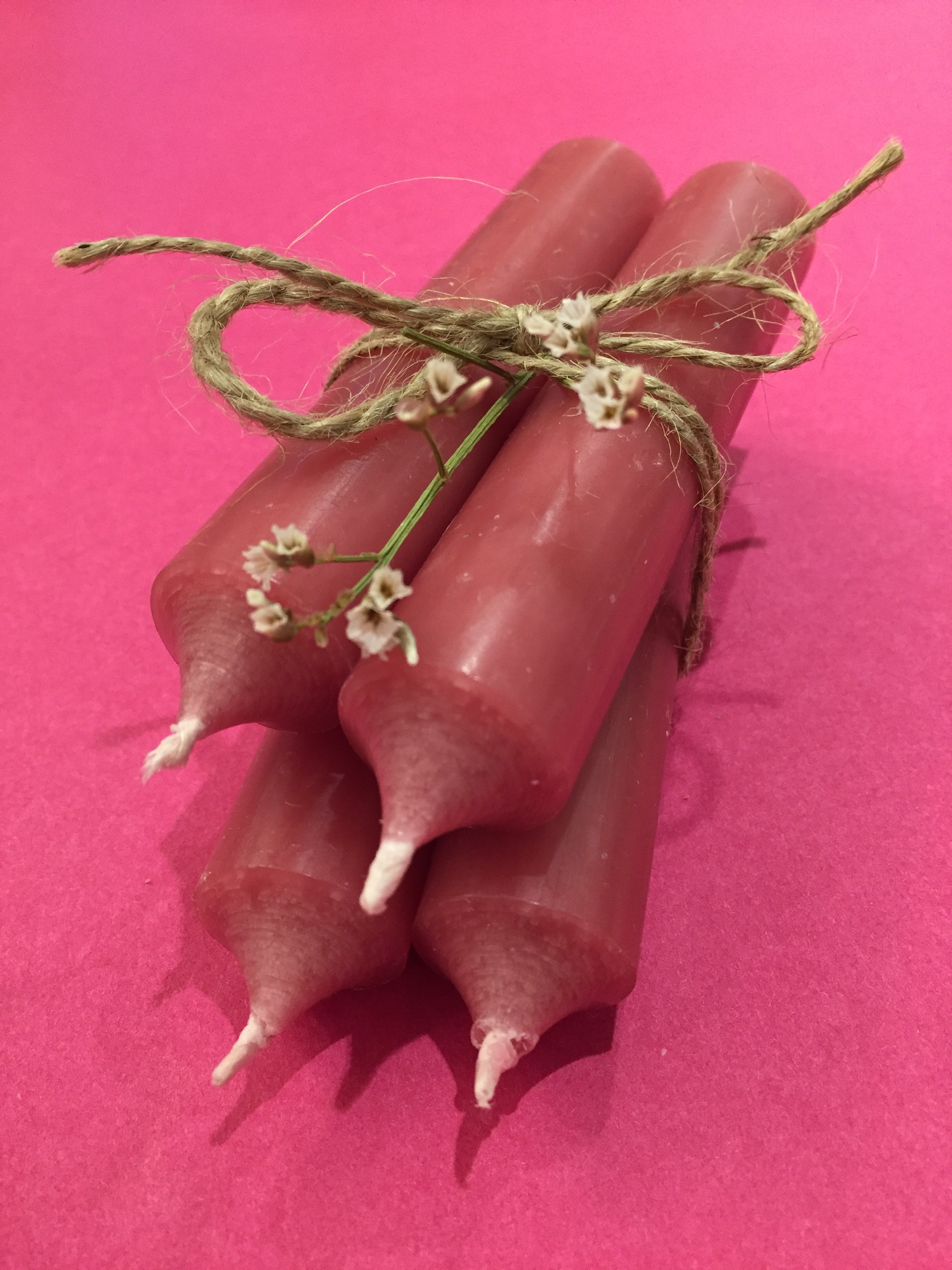 4 Stabkerzen in Altrosa, Kurz